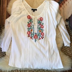 Fashion Fuse Medium Mexican embroidered floral top